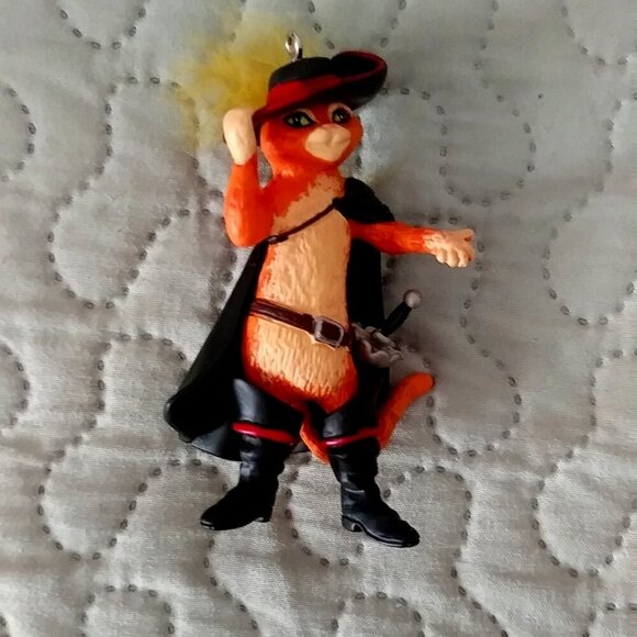 Puss in BOOTS 2011 Hallmark Ornament QXI2617 Old Stock - Picture 9 of 12